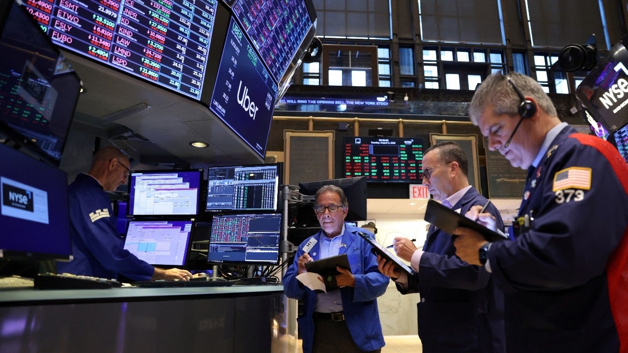 Bull market in jeopardy: Wall Street veteran warns of potential downward spiral.