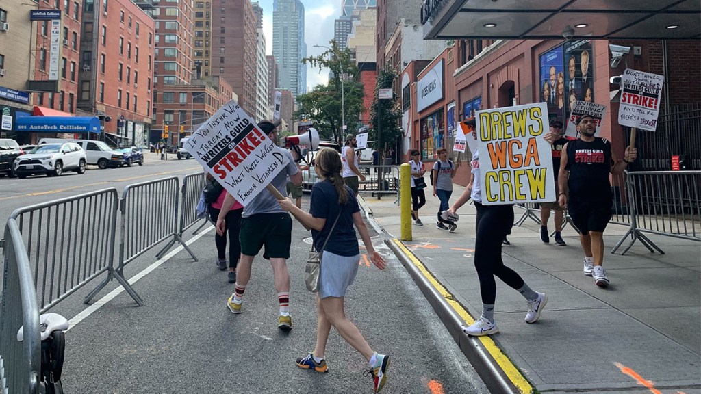 Featured image for Audience Members Allegedly Expelled from 'Drew Barrymore Show' for Backing Writers Guild Picket