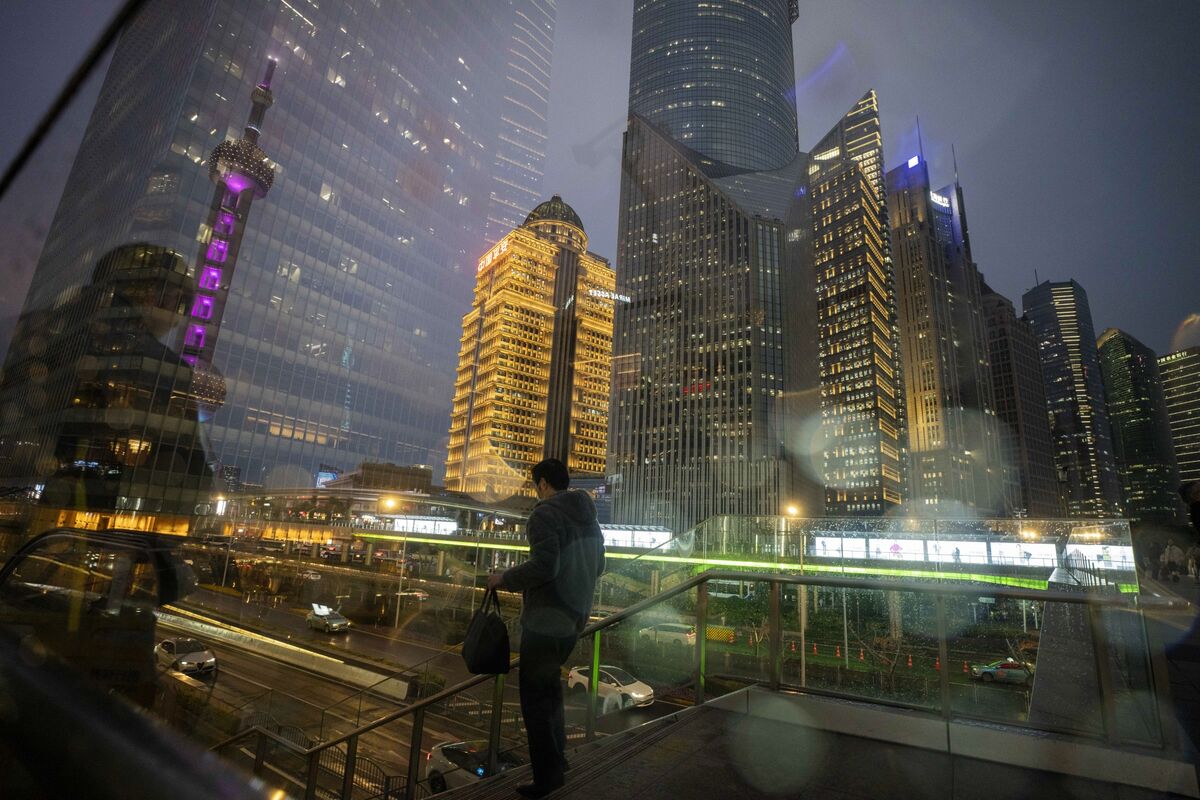 Asian Markets Cautious Amid U.S.-China Tariff Uncertainty and Oil Decline