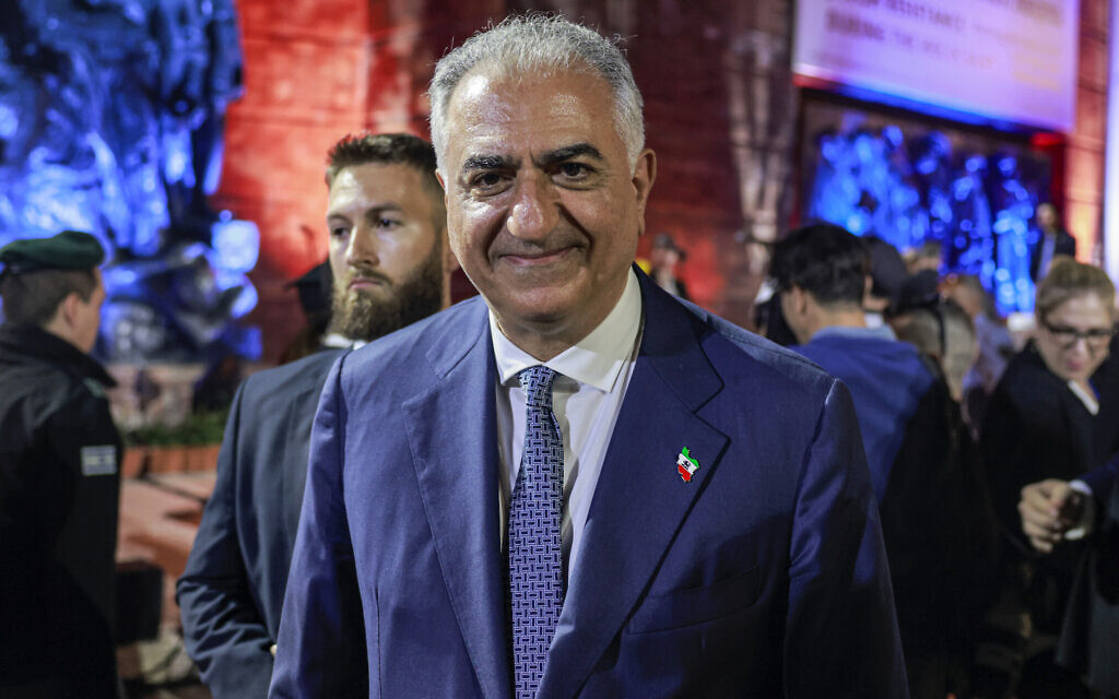 Featured image for Iran's last shah's son visits Israel to promote peace and prosperity.