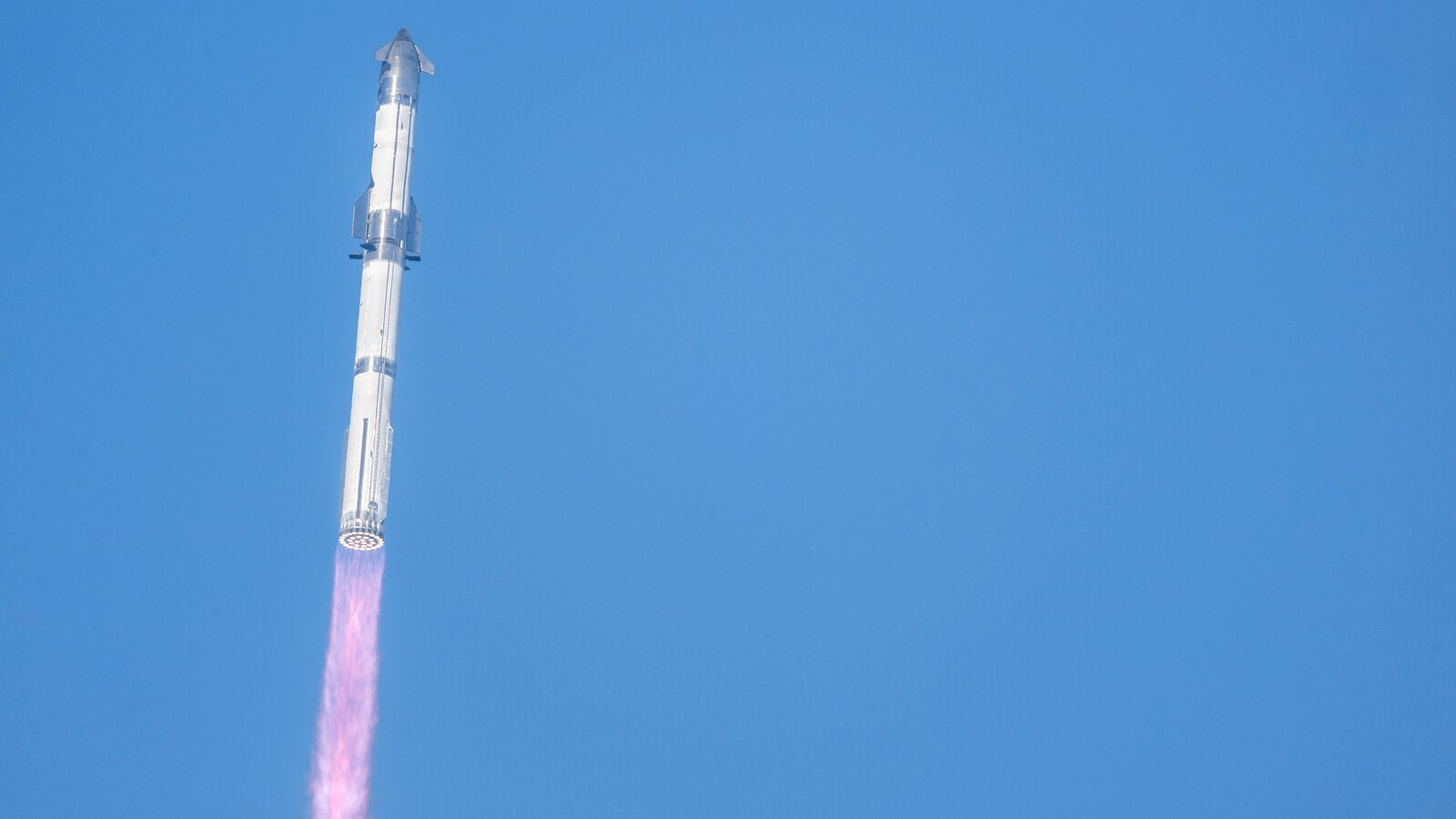 Featured image for SpaceX prepares for 9th Starship test flight amid Mars mission goals