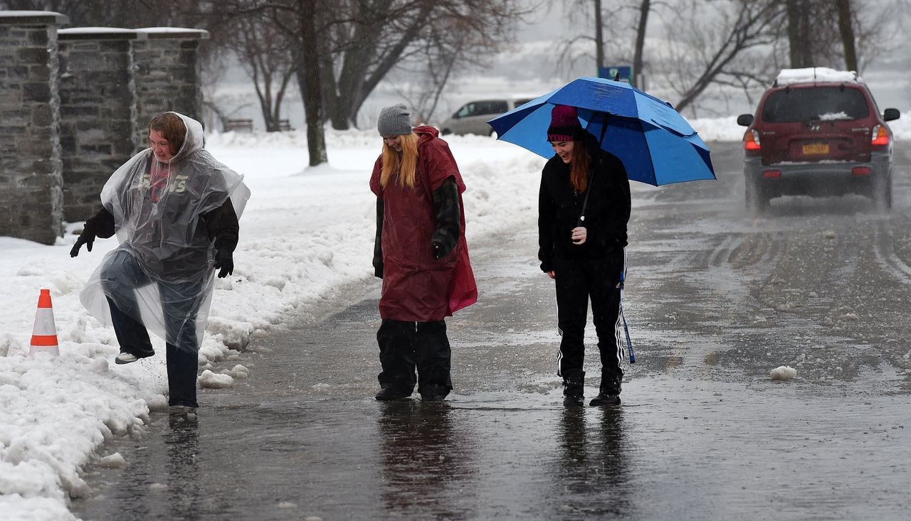 Mixed Precipitation and Wind Slow Holiday Travel in Upstate NY and Southeast Michigan