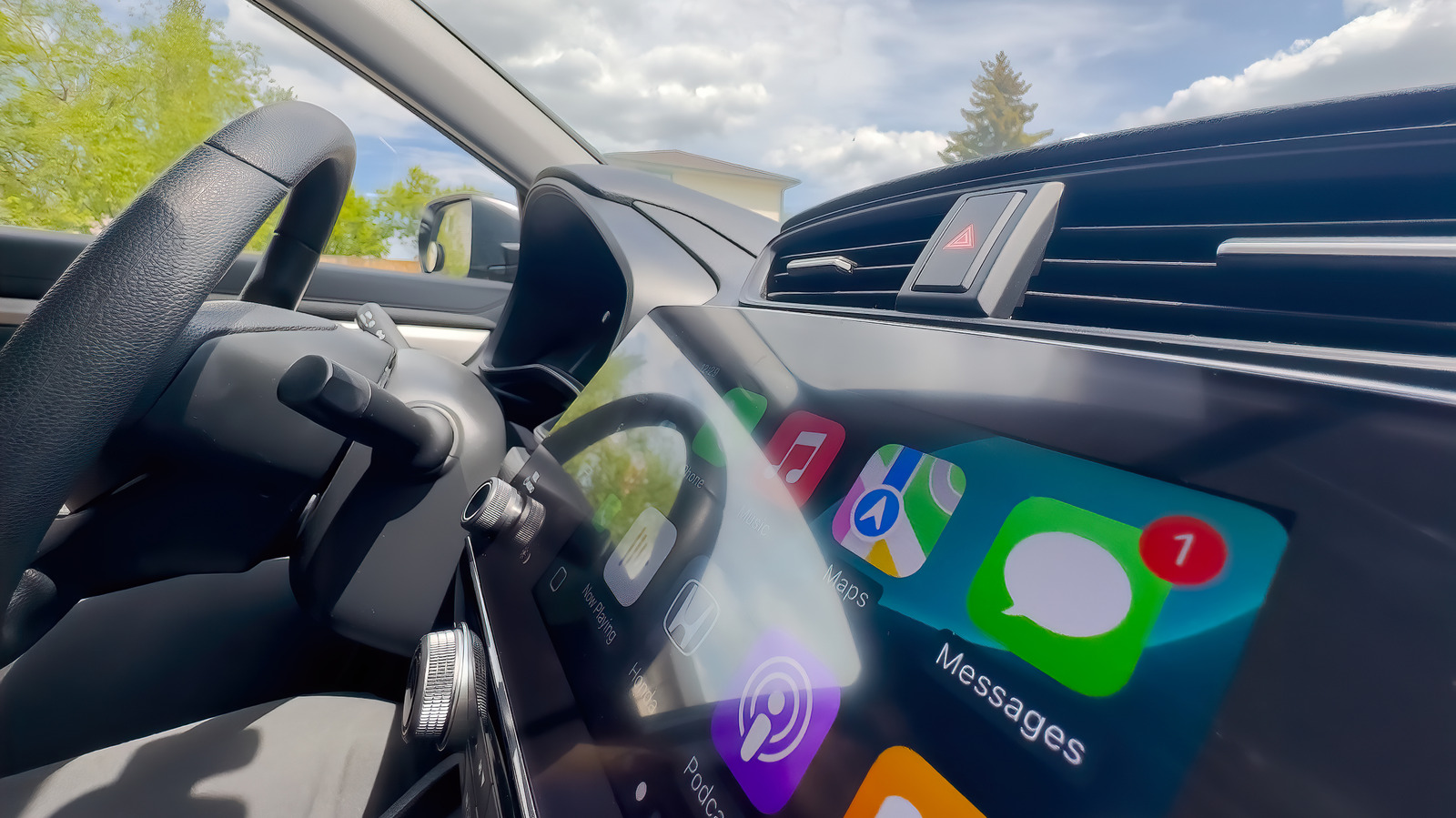 Featured image for Automakers grapple with Apple's expanding CarPlay influence and restrictions