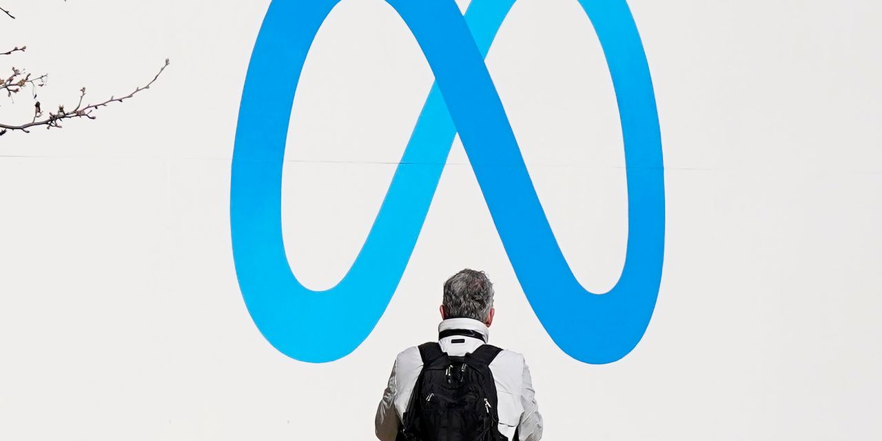 Featured image for "Meta's Threads: Zuckerberg's Twitter Clone Takes on Musk's Rivalry"