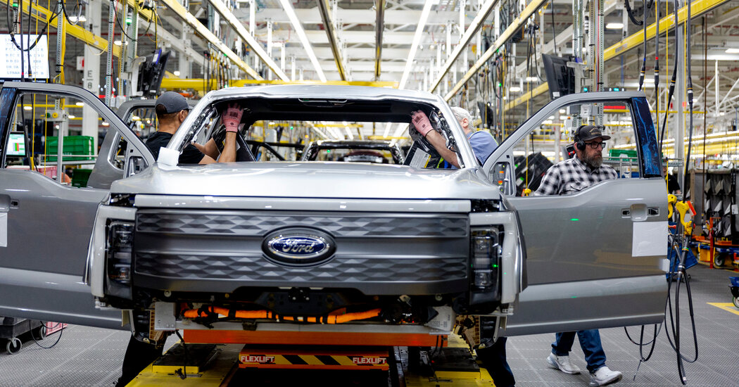 Featured image for Ford Reduces Electric F-150 Lightning Production by Half