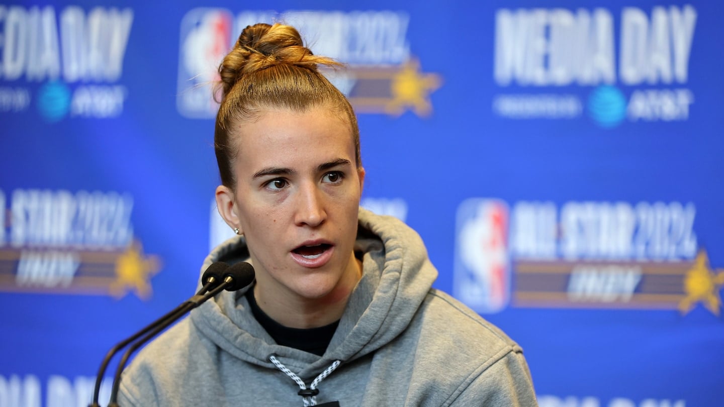 Featured image for Kenny Smith Defends Sabrina Ionescu Comments Amid Backlash