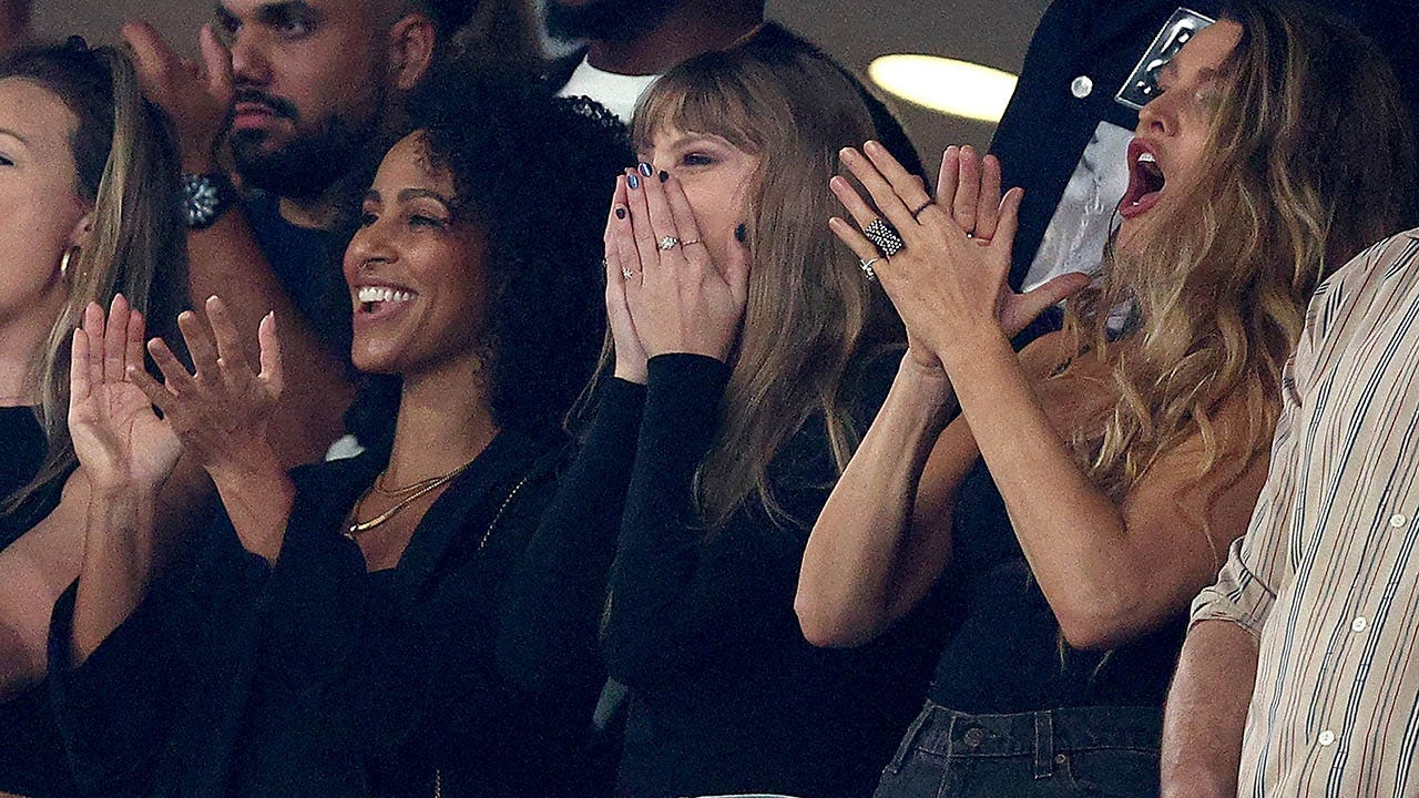 "Taylor Swift's Game Day Appearances and Travis Kelce's Dating History: A Closer Look"
