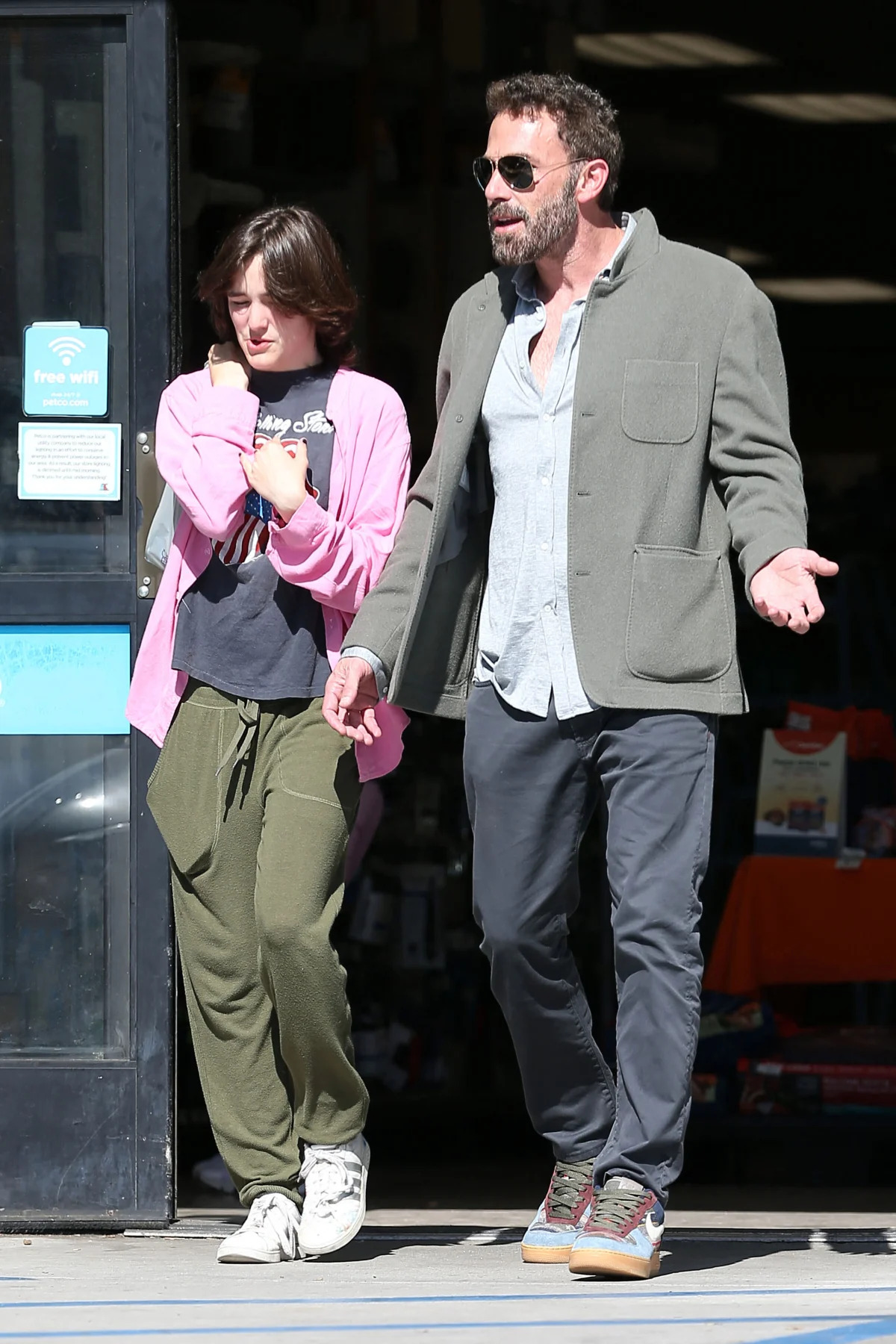 Featured image for "Ben Affleck and Jennifer Garner's Daughter Seraphina Unveils Edgy Buzz Cut Transformation"