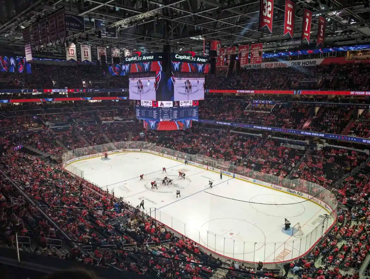 "Coyotes Dominate Capitals 5-2 in Second Straight Win"