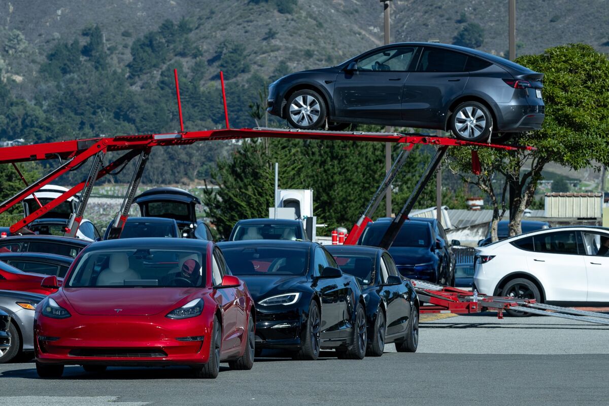 Featured image for California Threatens Tesla Sales Ban Over Autopilot Marketing