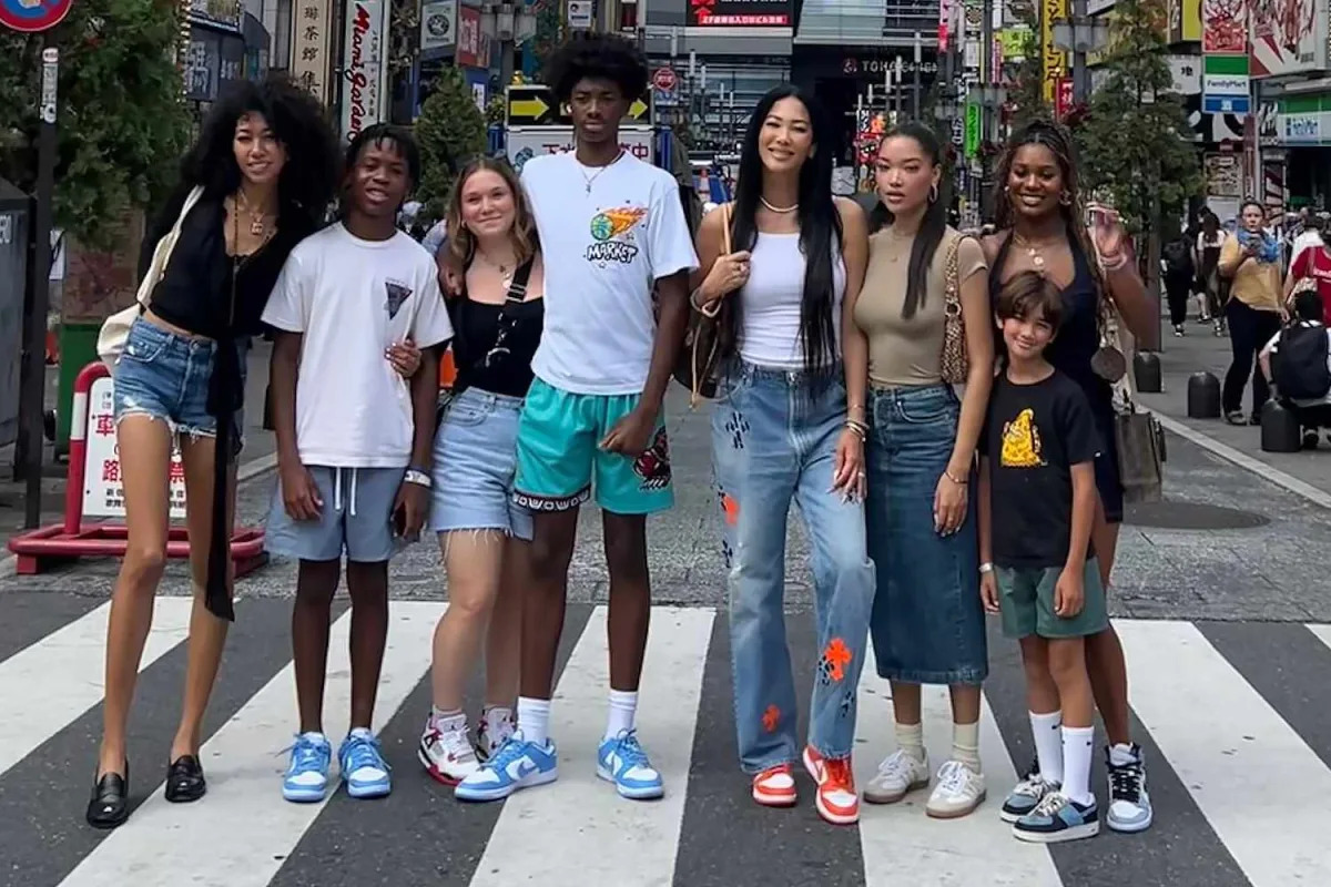 Featured image for Kimora Lee Simmons Emphasizes Japan Trip as Cultural Experience, Not Vacation