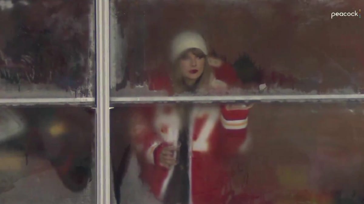 "Taylor Swift Shows Support for Travis Kelce at Chiefs vs. Bills Game"