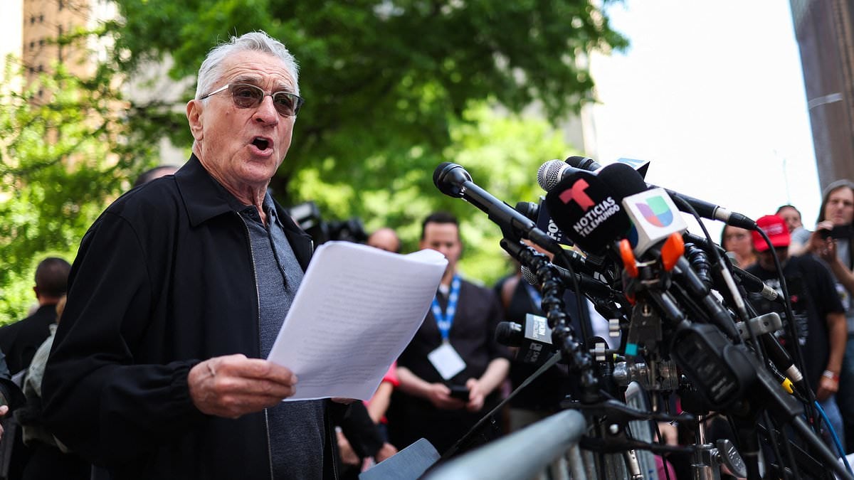 Featured image for Robert De Niro Loses Award After Anti-Trump Rant