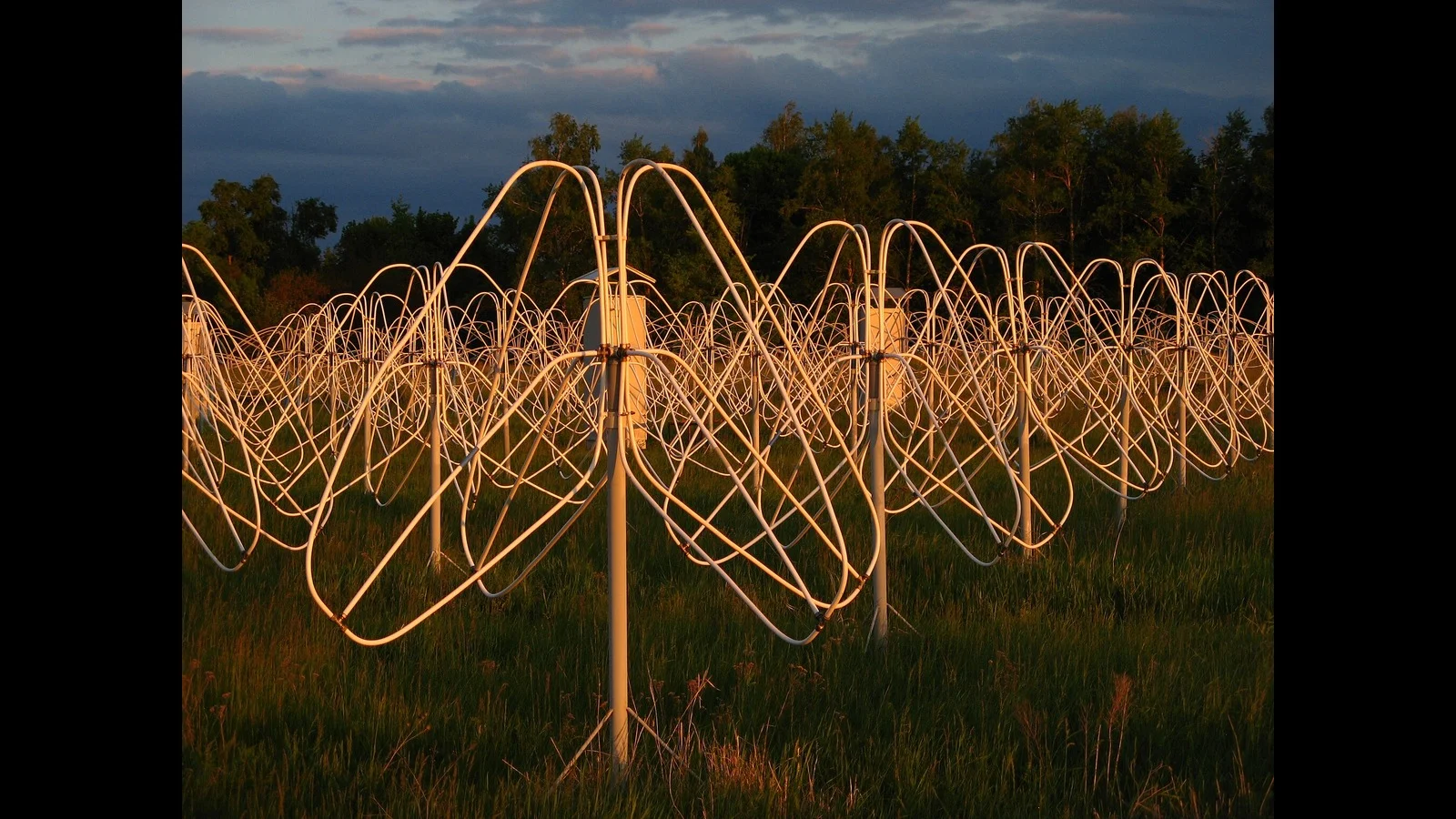 Starlink Satellites Disrupt Astronomical Observations and Cosmic Research