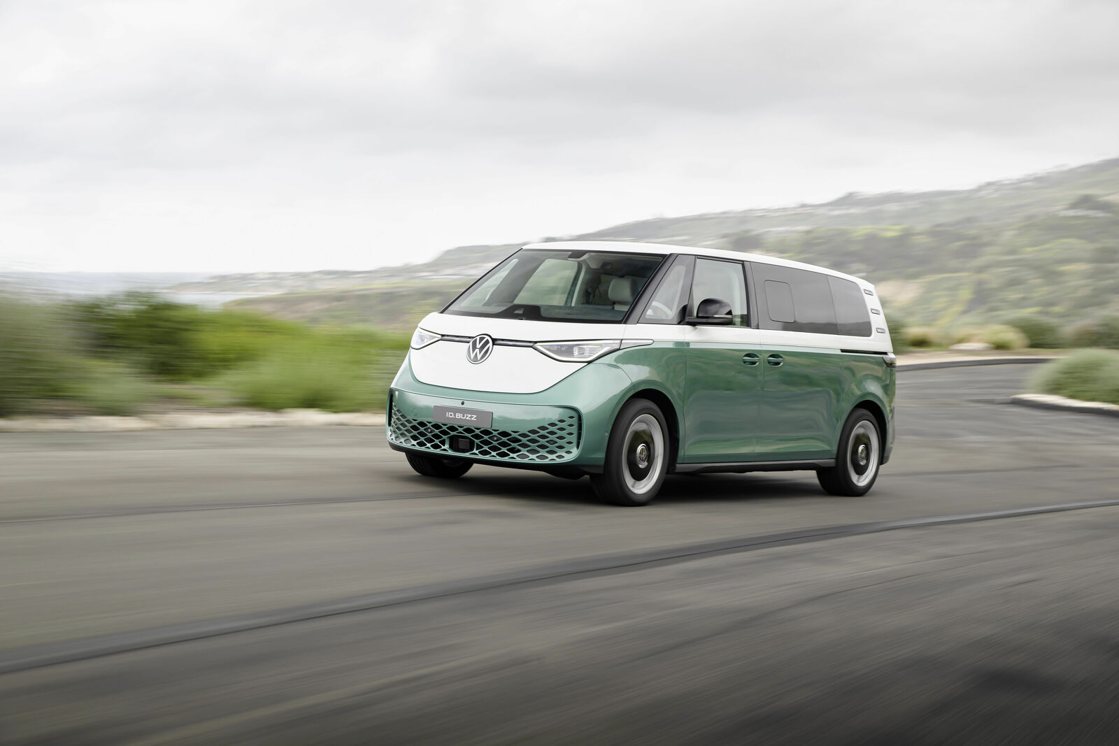 Featured image for Volkswagen unveils new electric ID. Buzz with long wheelbase for North America and Europe.