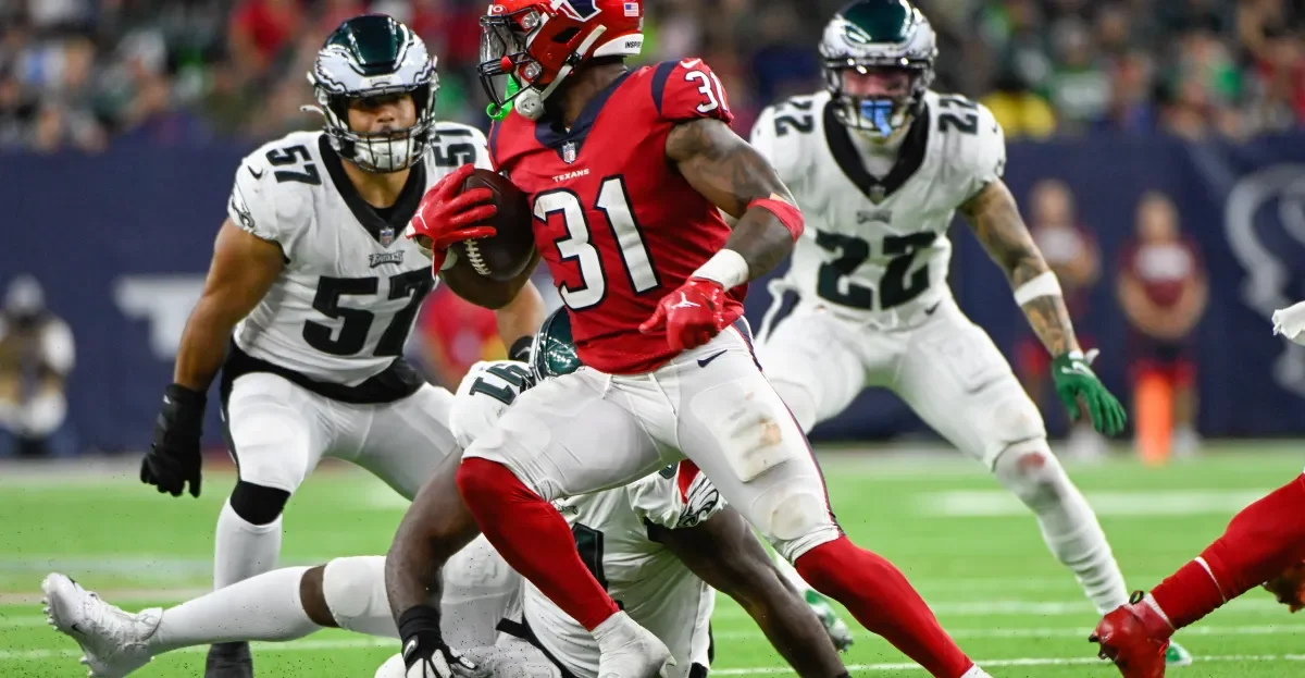 Eagles add Dameon Pierce on a one-year deal to bolster backfield depth