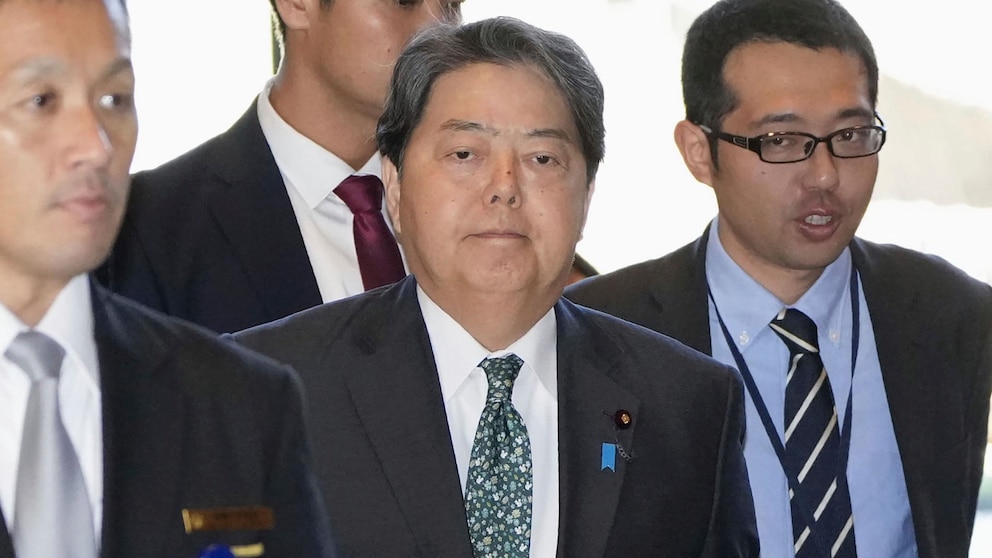 Featured image for "Japan's Kishida Takes Swift Action, Replacing Ministers Amidst Slush Funds Scandal"