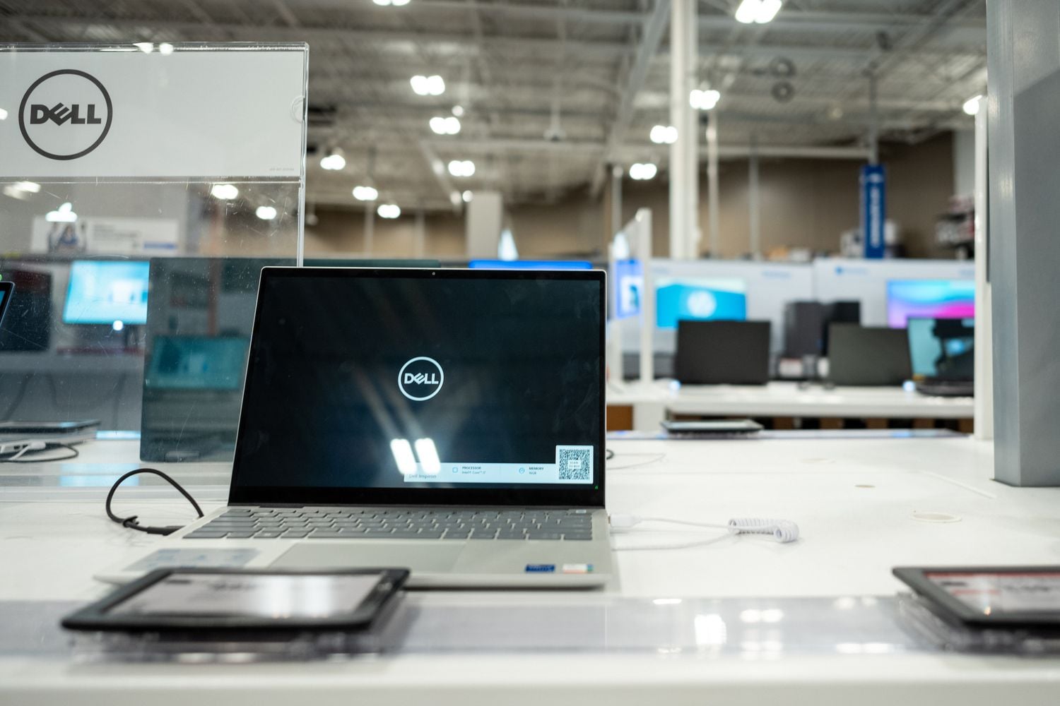 Featured image for Dell Faces Mixed Fortunes Amid AI Growth and PC Market Challenges