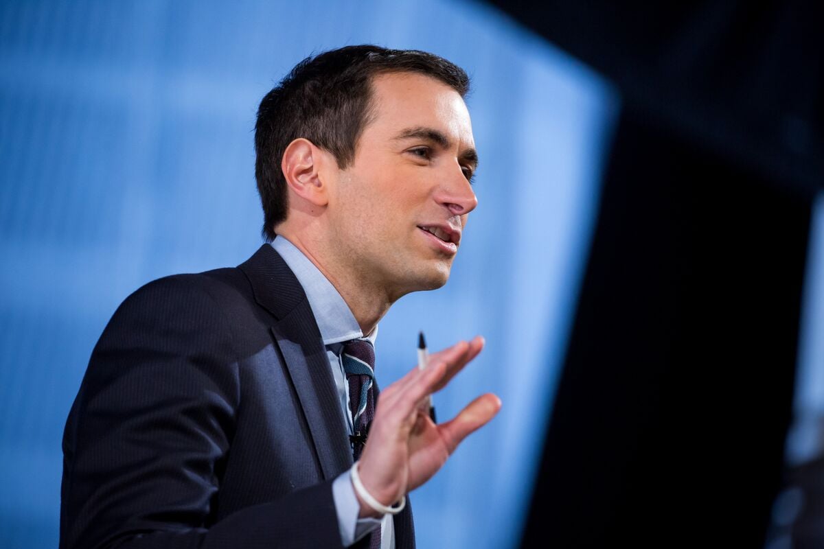 Featured image for Andrew Ross Sorkin Warns of 1929-Style Market Crash Risks