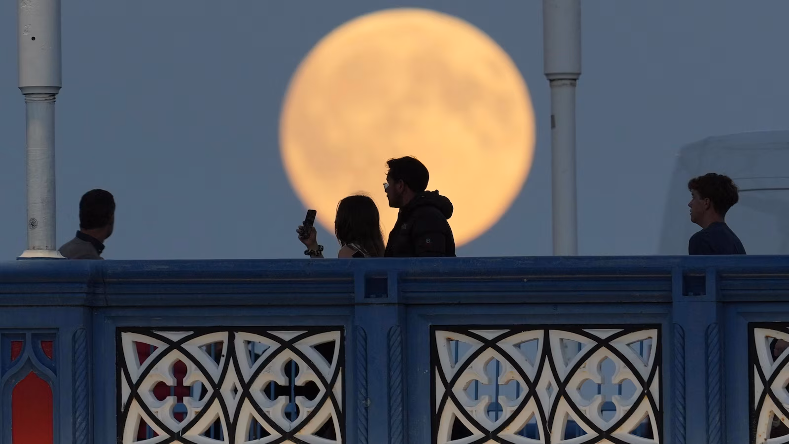 Featured image for October's Supermoon: A Spectacular Celestial Event to Watch
