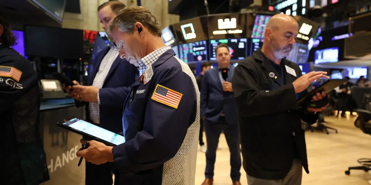 Dow Futures Drop Amid Rising Tariff Tensions