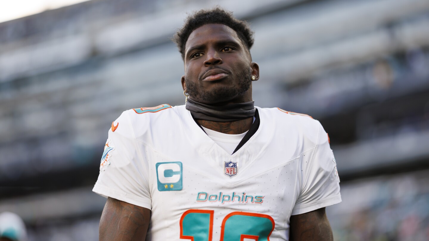 "Tyreek Hill Seeks New Contract Amid Performance Concerns"