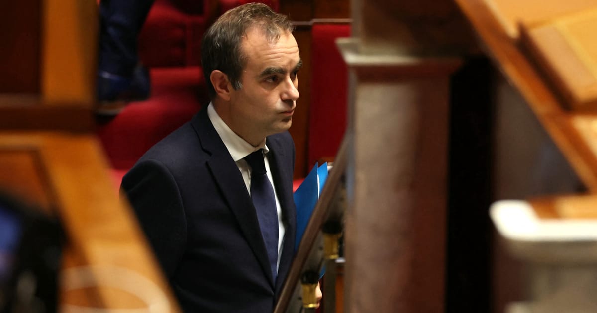 Featured image for French Government Considers Suspension of Pension Reforms Amid Political Crisis