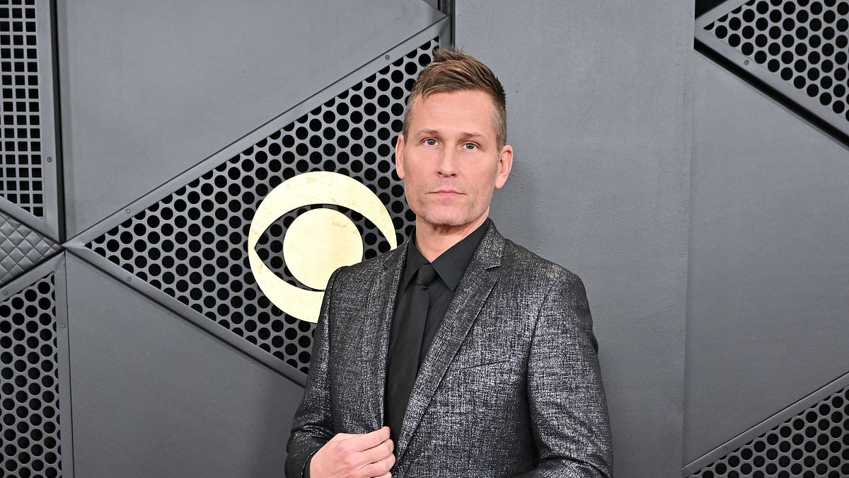 Featured image for "Kaskade Steps in for Tiesto as Super Bowl In-Game DJ"