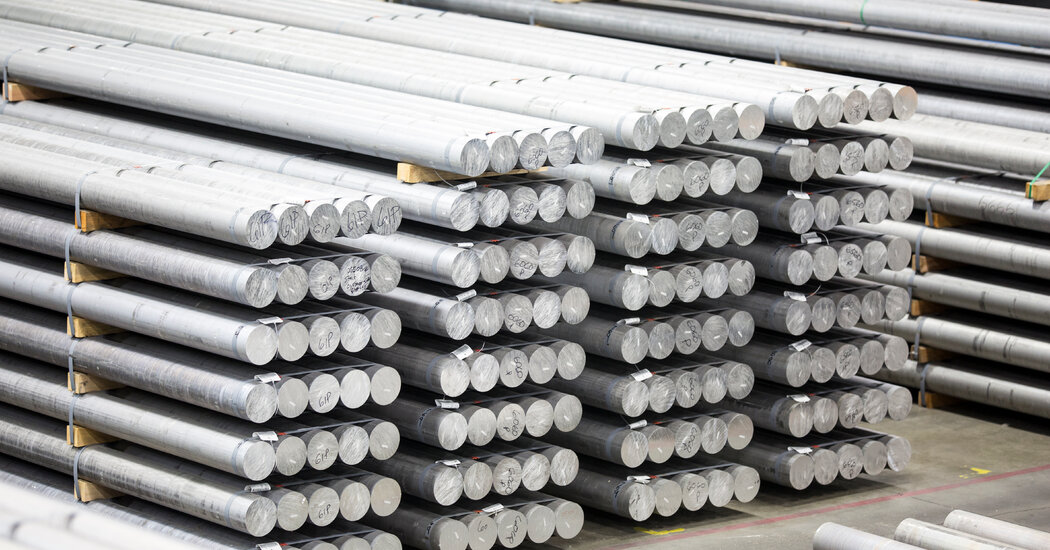 Trump's Tariffs: Economic Impact and Rising Prices