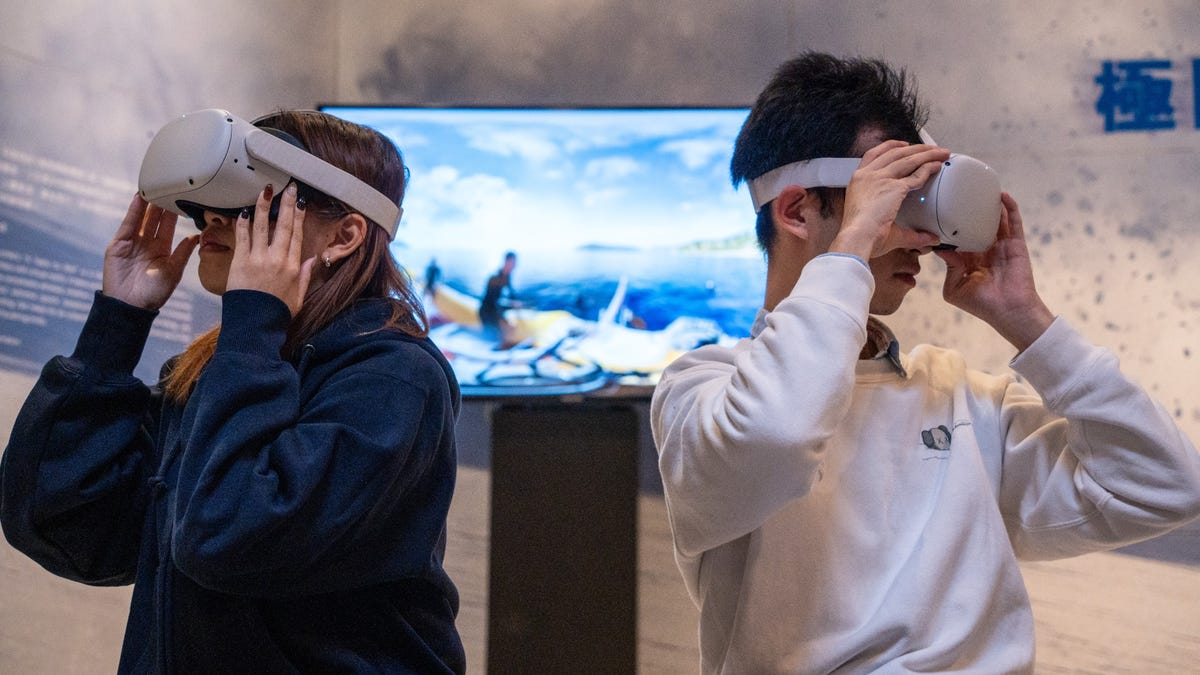 Samsung's Vision Pro leads to a reboot in VR headset plans, targeting end of 2024 launch.