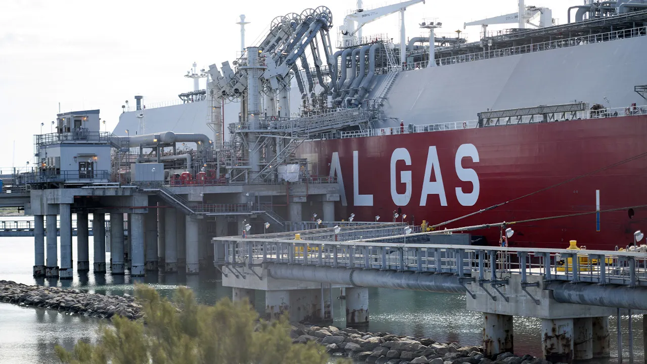 "Texas Official Warns of Job Losses as GOP Pushes Back Against Biden's Natural Gas Policies"