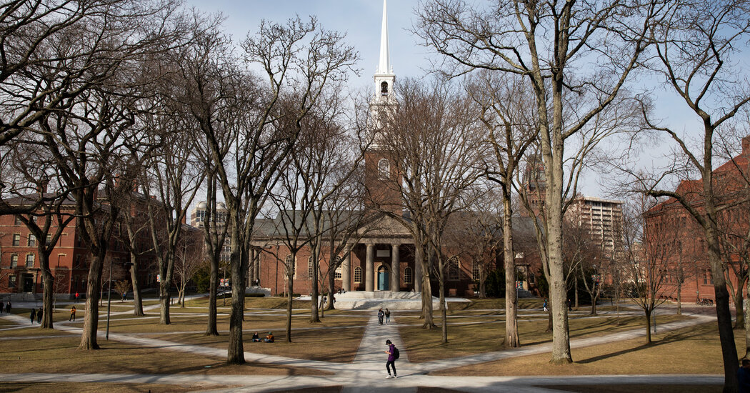 "Harvard President Faces Resignation Pressure Amidst Faculty Support and Controversy"
