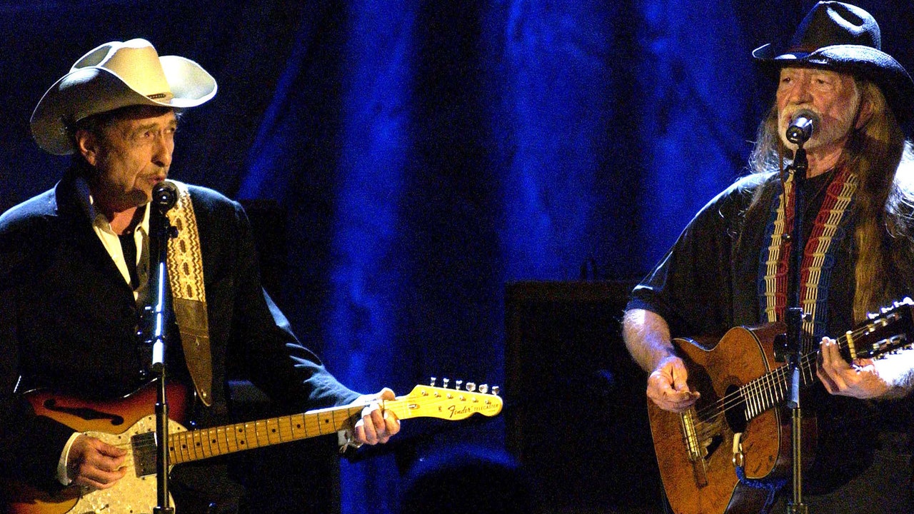 "Bob Dylan and Willie Nelson Set to Headline Outlaw Music Festival Tour"