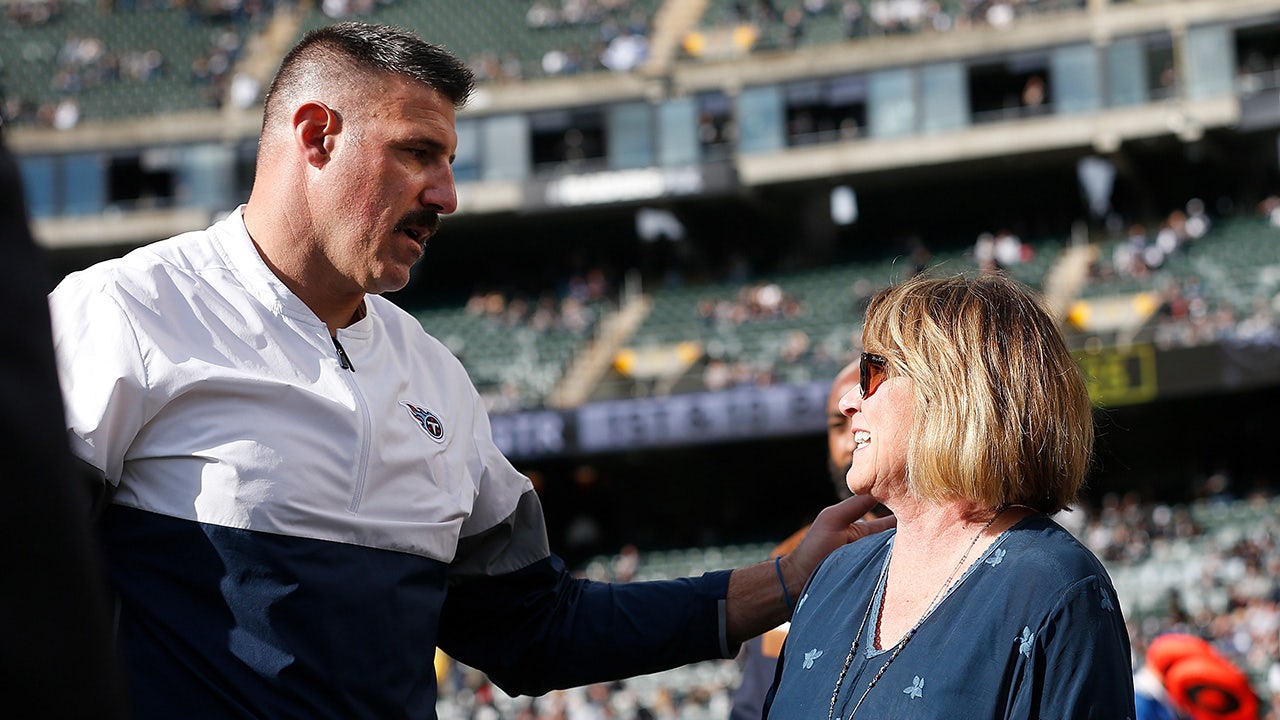 "Mike Vrabel's Firing: Patriots Reunion and Power Struggle"