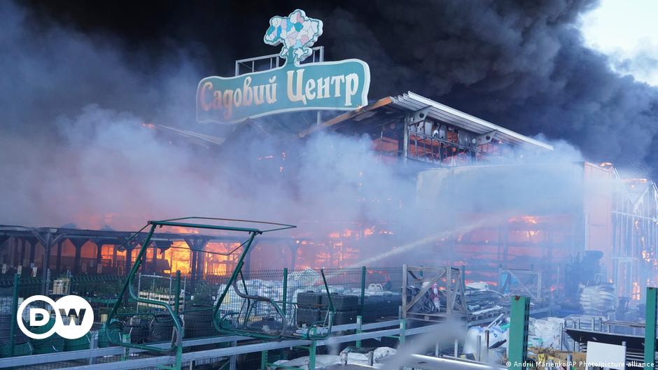 Russian Strikes on Kharkiv Stores Kill 2, Injure Dozens