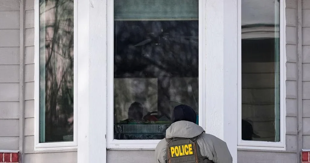 ICE grants new power to raid homes using admin warrants, prompting constitutional backlash