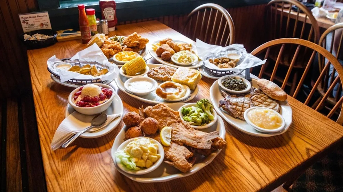 Featured image for Retro 1970s Restaurant with Mason Jar Drinks Still Open Today