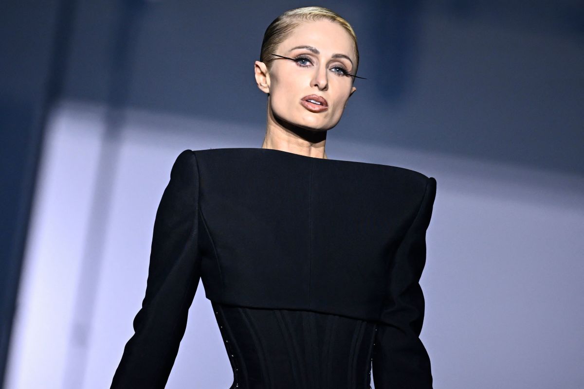 Featured image for Paris Hilton's Viral Runway Walk Sparks Controversy Among Fans
