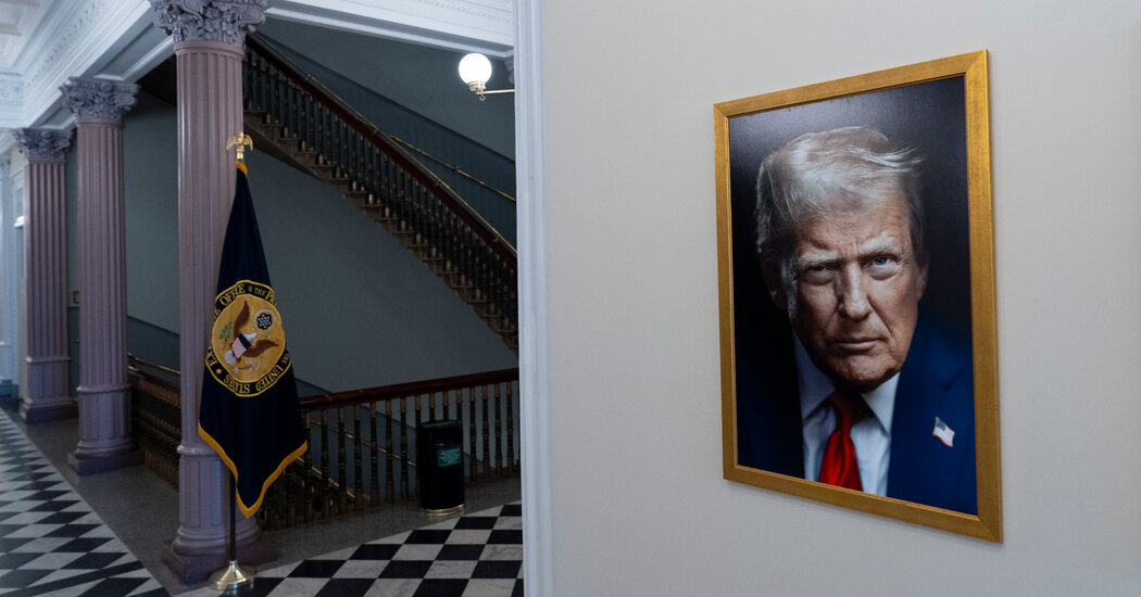 Featured image for White House Unveils New Official Portrait of President Trump