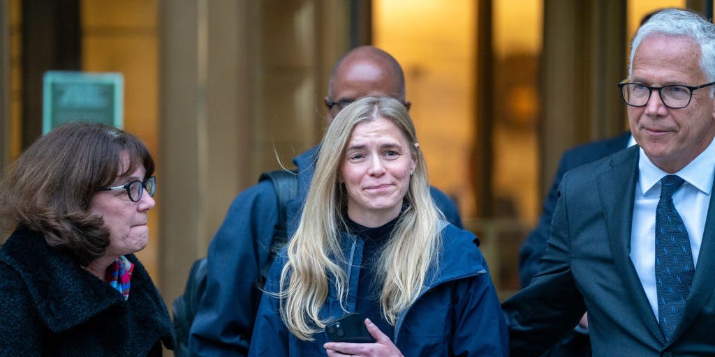 Featured image for Robert De Niro's Ex-Assistant Testifies on Late Nights, Creepy Texts, and Mental Health