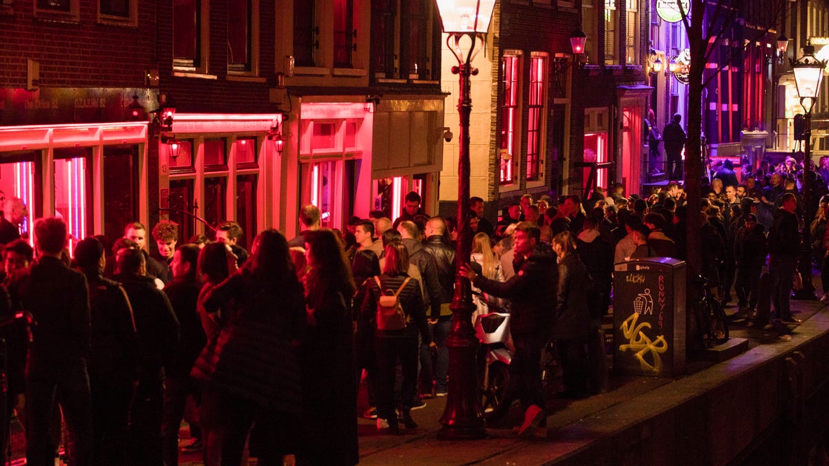 Featured image for Amsterdam Implements Tourist Regulations for Red Light District and Coffee Shops