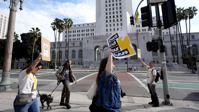 "Media Industry in Crisis: Mass Layoffs and Uncertain Future for Journalism"