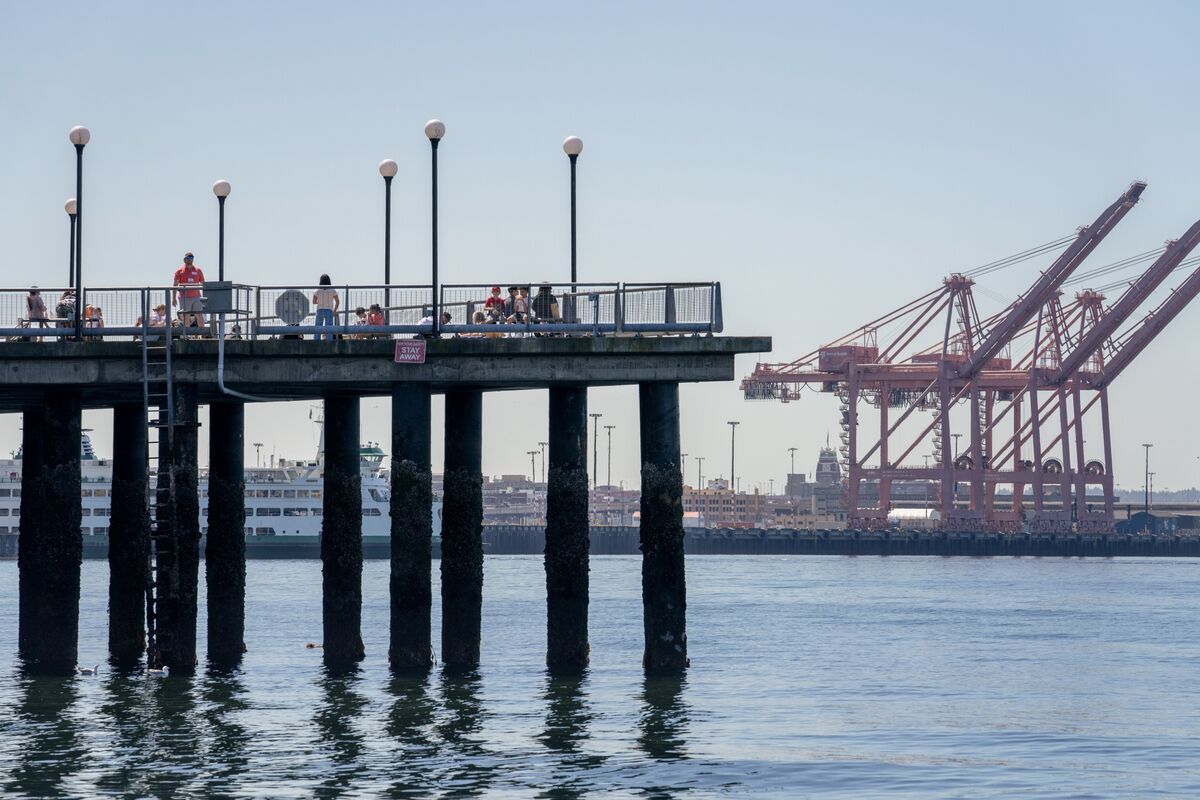 Featured image for US Economy Shrinks 0.2% in Q1 Amid Trade Tensions