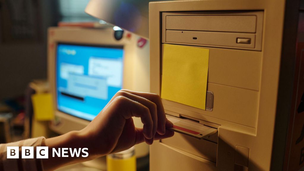 Featured image for AOL Ends Dial-Up Internet After 30 Years