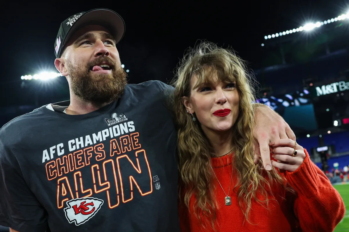 "Travis Kelce's Inner Circle Anticipates a Potential Proposal to Taylor Swift at the Super Bowl"