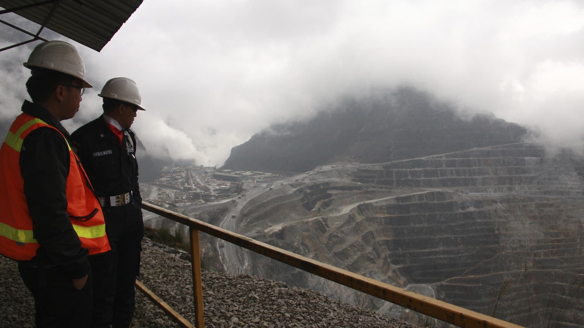 Featured image for Midday Stock Movers and Celebrity Encounters at Holiday Party