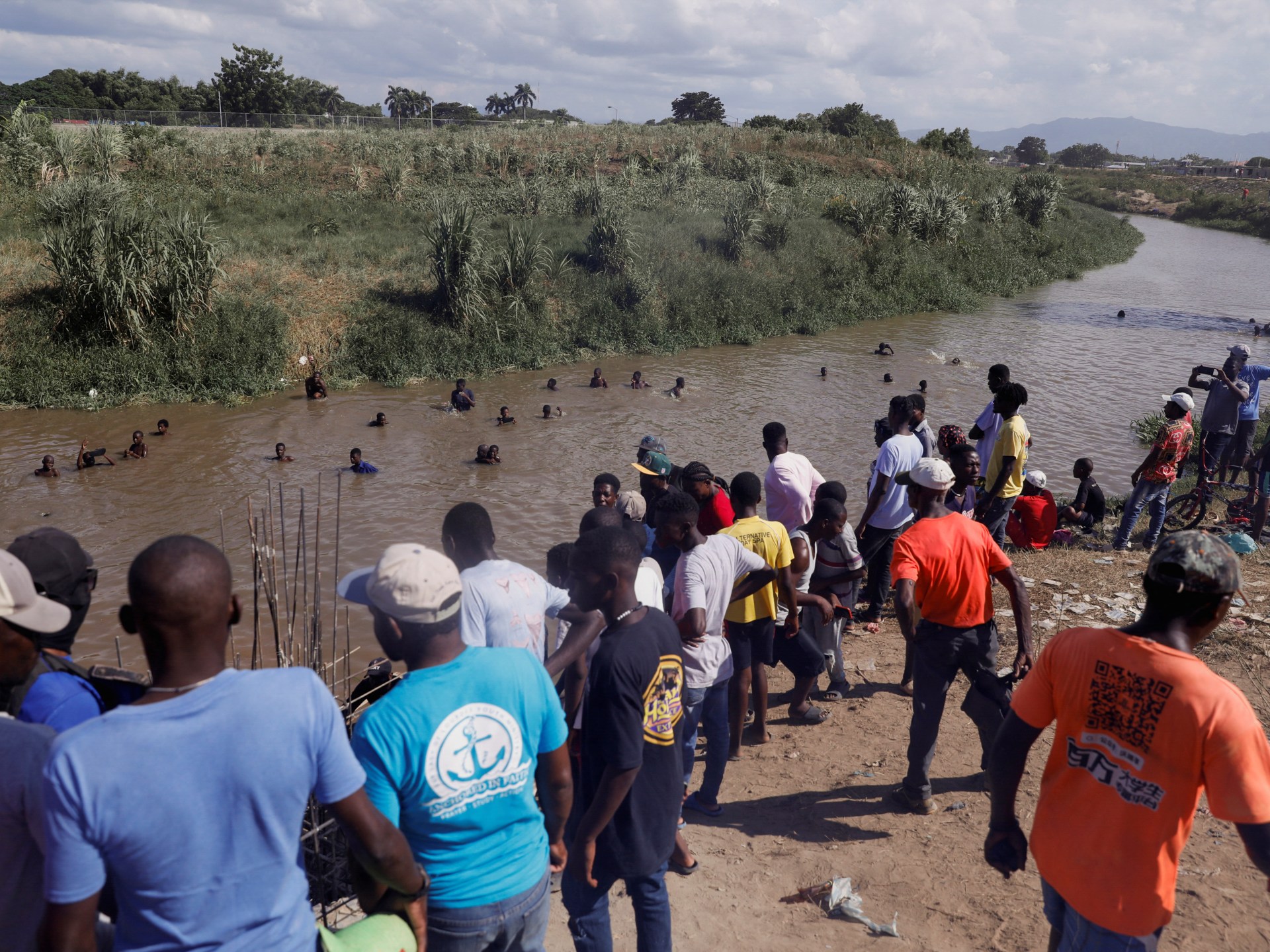 Haitian Migrants Depart Dominican Republic Amid Canal Dispute