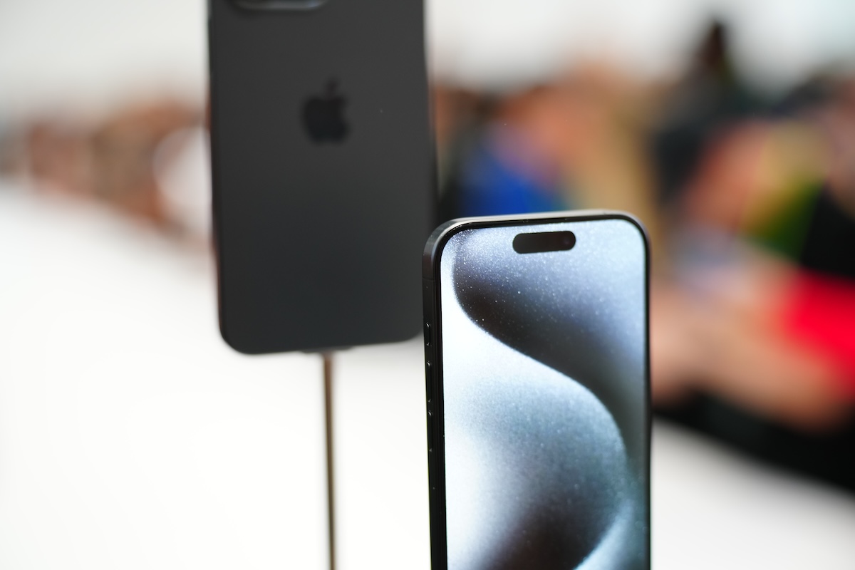 "Apple's iPhone 15 Pro Embraces India's NavIC GPS and Titanium Upgrades"