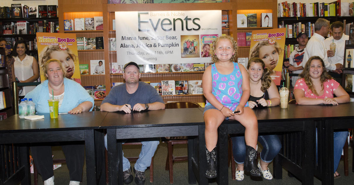 Featured image for Reality TV Star Anna "Chickadee" Cardwell Dies at 29