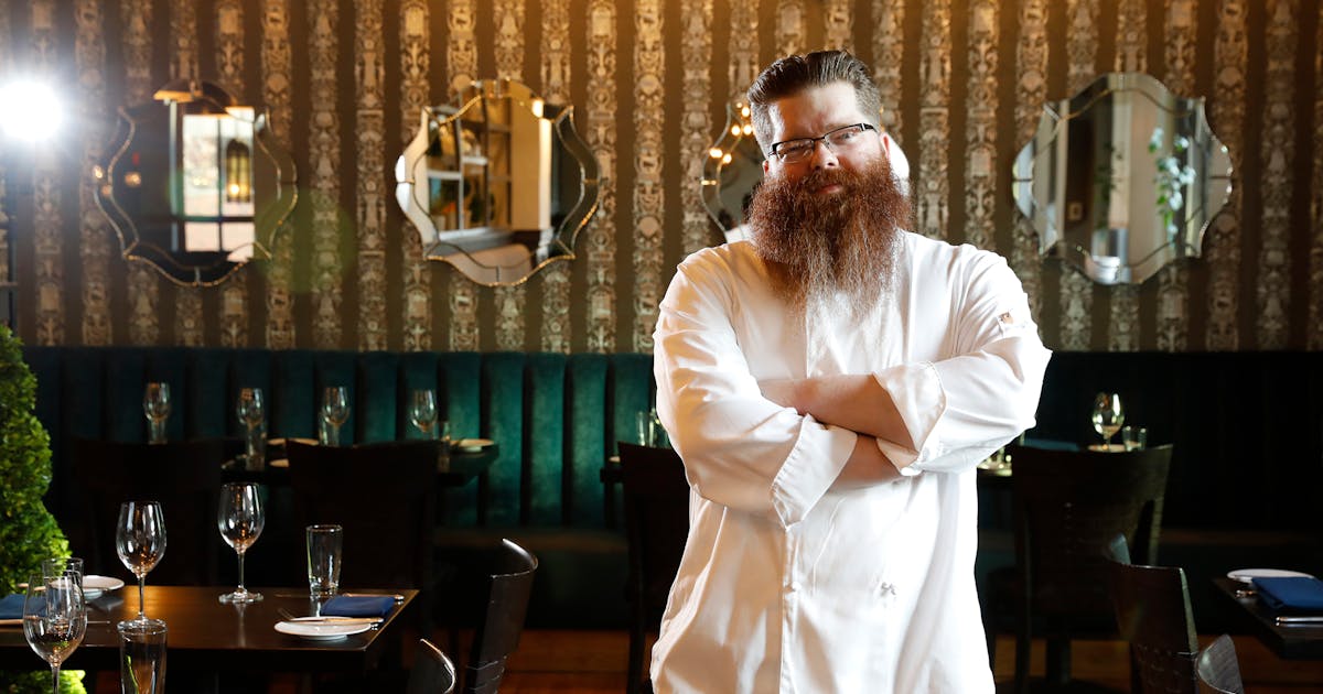 Restaurants across the US announce closures.